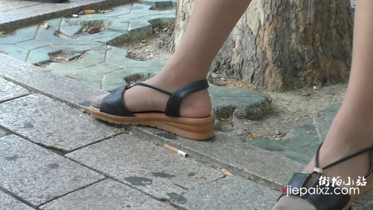 4k超清，公交站拍摄原味丝足凉鞋美女