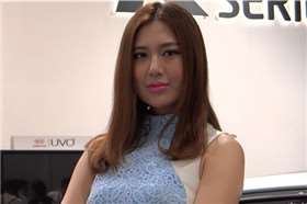 极品颜值丰满性感高跟美女车模
