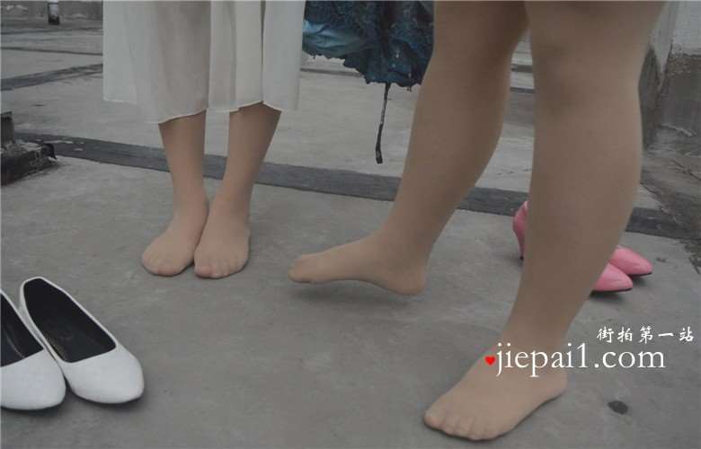 牛人忽悠两妹子上天台拍摄丝Z秀