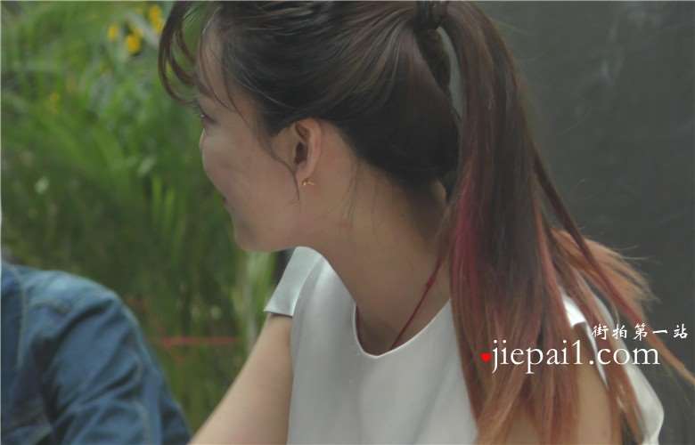 4k-肉丝美女高跟OL制服汽车销售员，各种局部特写看个够