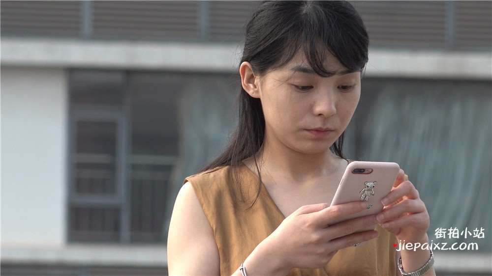 4K - 细腿高跟美足优雅街拍美女 [2.87 GB/avi]