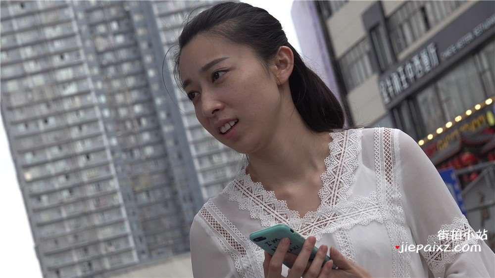 4K - 细尖嘴高跟白色连衣裙骨感美女 [1.15 GB/avi]