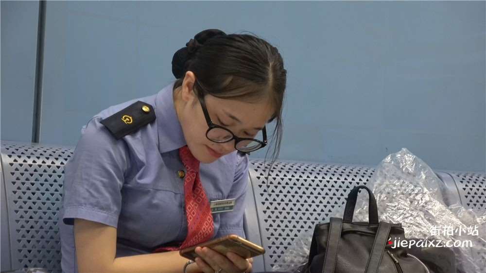朴素的铁路列车员 [8.10 GB/MP4]