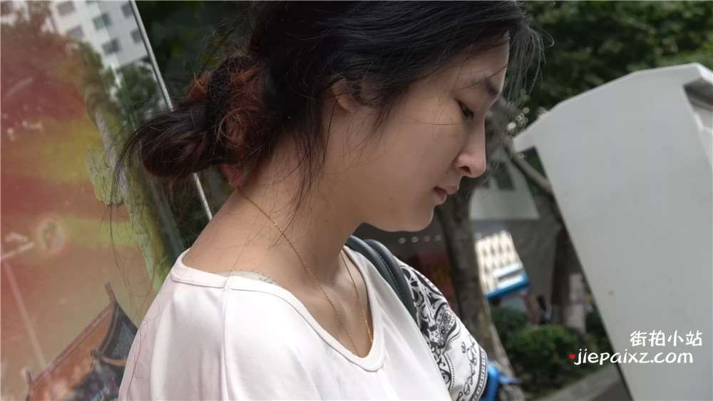 4K - 街拍美足人字拖漂亮小姐姐 [2.37 GB/MP4]