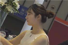 白色裙子美眉脚丫老茧挺多 [412 MB/mkv]