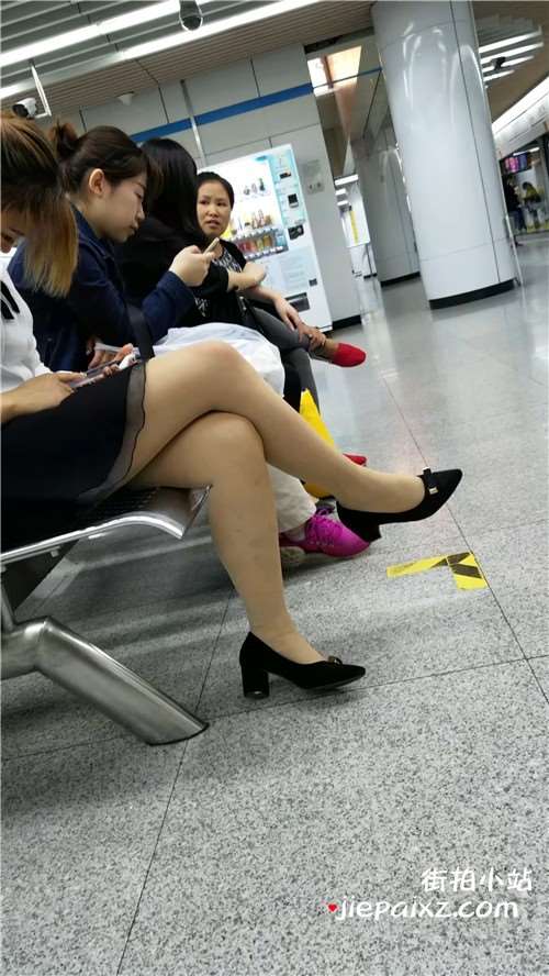 白衬衫，丝袜姑娘