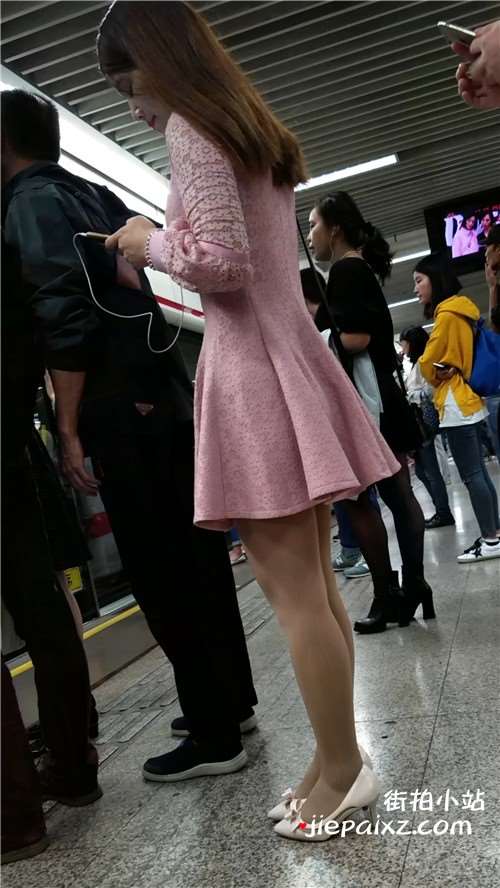 粉色连衣裙，丝袜美腿高跟美女