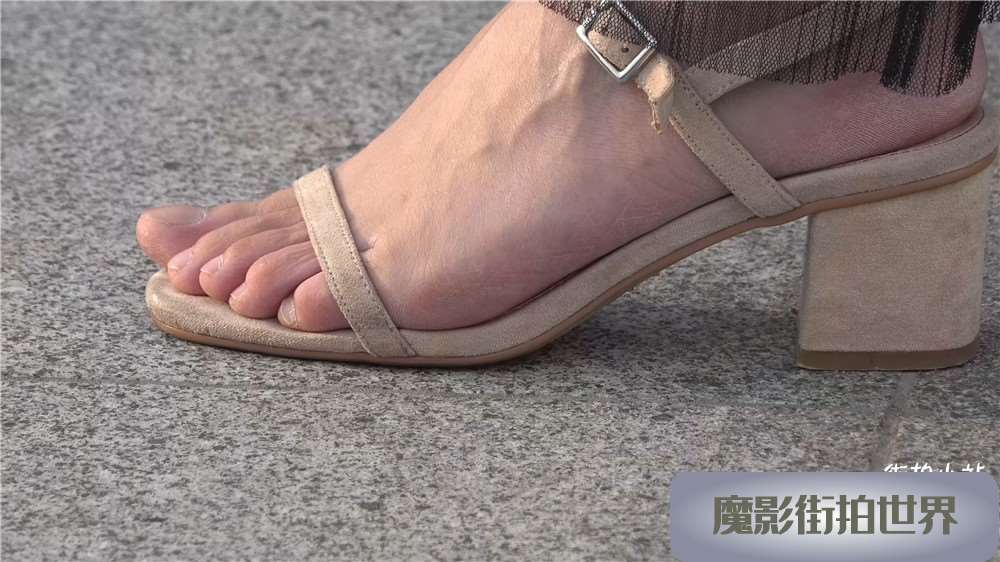 4K - 长裙凉高美足性感美妇 [2.13 GB/avi]