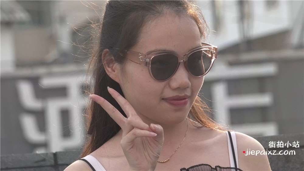 4K - 长裙凉高美足性感美妇 [2.13 GB/avi]