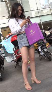 4K 小清新气质牛仔热裤美腿街拍凉高跟美足 [1.24 GB]