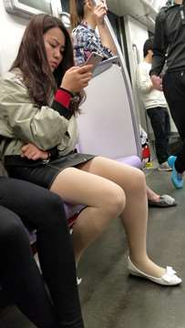 4K - 很有气质的美颜漂亮街拍肉丝袜美腿小姐姐