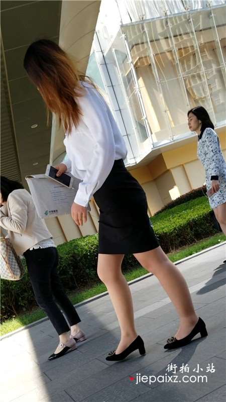 4K - 白衬衫包臀裙街拍肉丝袜前凸后翘美女