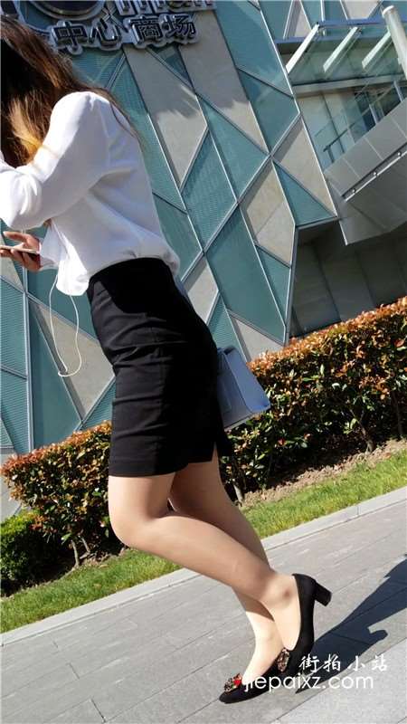4K - 白衬衫包臀裙街拍肉丝袜前凸后翘美女