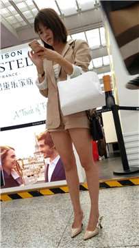 米色高跟鞋性感美腿街拍美女