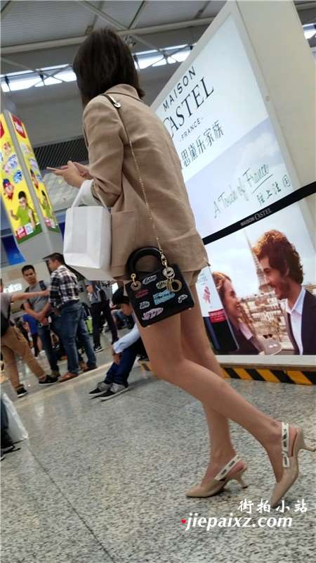 米色高跟鞋性感美腿街拍美女