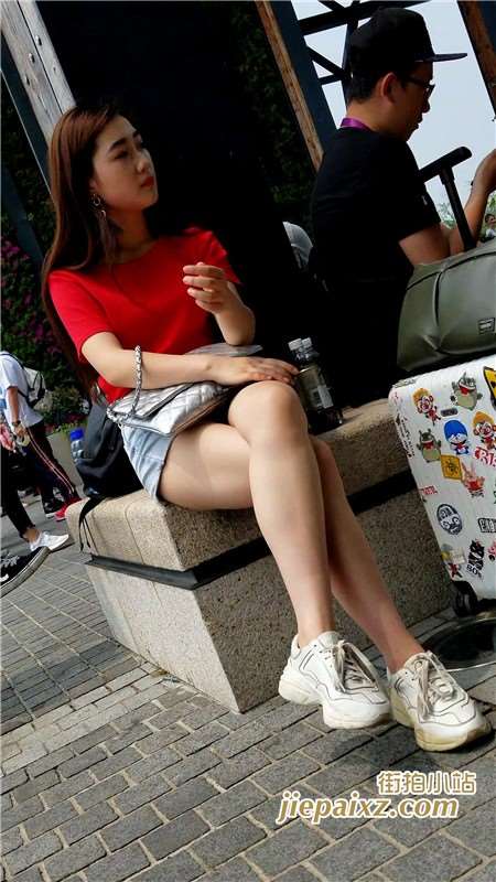 4K长相清纯甜美红T恤热裤初恋女神