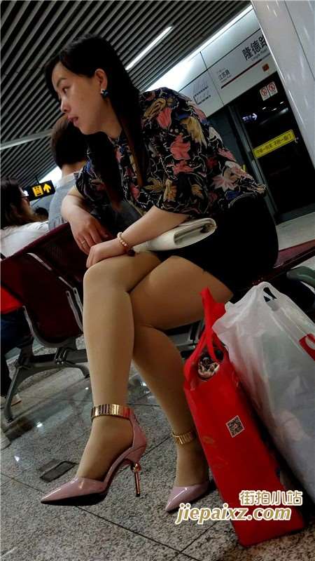 4K 粉色高跟、肉丝、高颜值街拍美女