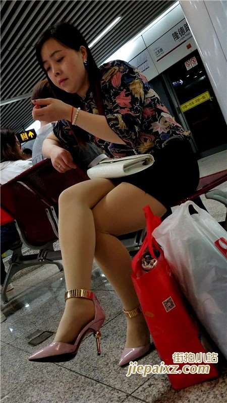 4K 粉色高跟、肉丝、高颜值街拍美女