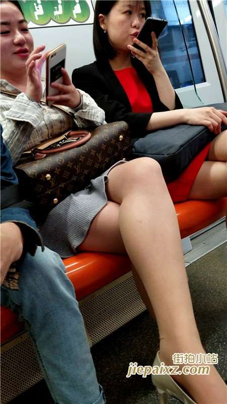 4K 地铁上笑得眼睛都咪了的鱼嘴高跟鞋美女