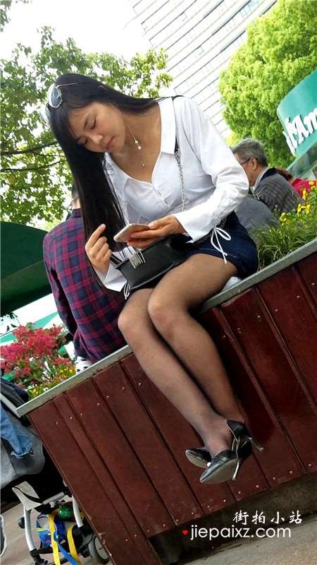 4K - 白衬衫包臀裙街拍黑丝美腿性感美女