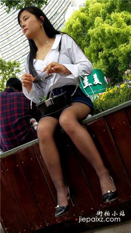 4K - 白衬衫包臀裙街拍黑丝美腿性感美女