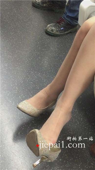 金色高跟鞋少妇挑些功夫绝对超乎你的想象