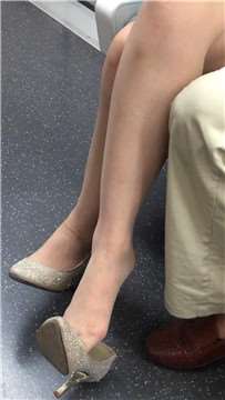 金色高跟鞋少妇挑些功夫绝对超乎你的想象