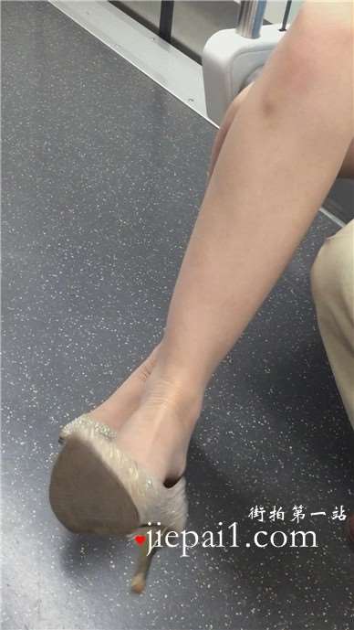 金色高跟鞋少妇挑些功夫绝对超乎你的想象