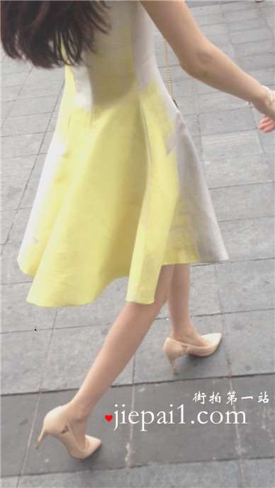 细腿高跟美裙美女，身材高挑，这种裙宅男的最爱。