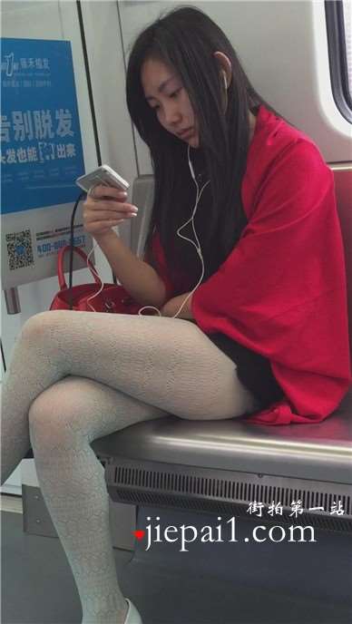 个性丝袜高跟红衣美女，有种天生丽质的美。