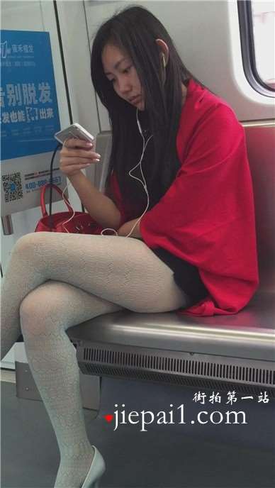 个性丝袜高跟红衣美女，有种天生丽质的美。