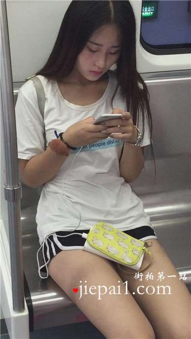 长腿运动鞋女孩好身材，心目中女神的样子。