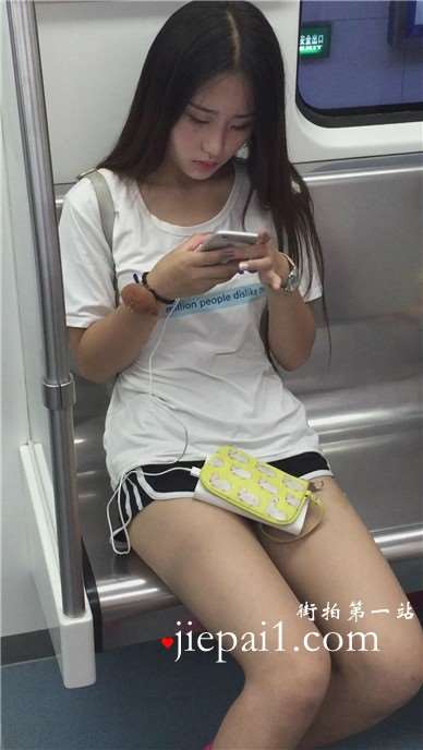 长腿运动鞋女孩好身材，心目中女神的样子。