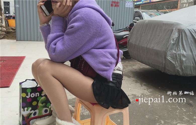 白皙大腿美少妇在打电话，口味有点重哦。