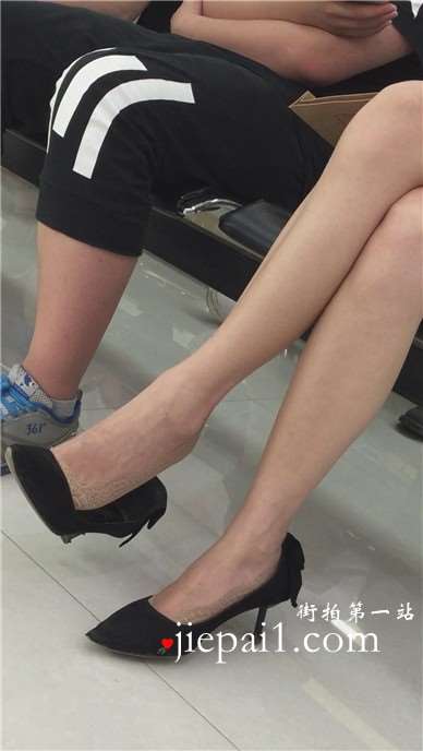 偶遇极品美腿船袜高跟鞋美足晾脚
