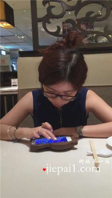 同事的丝袜美足
