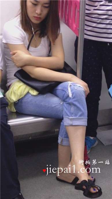 地铁上挑些功夫不错的妹子，人也漂亮。