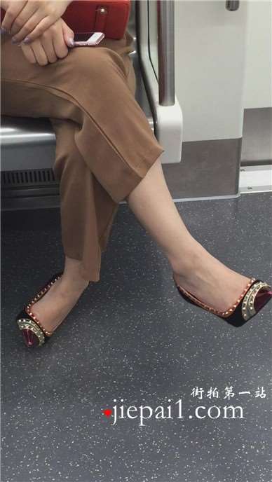 简直美若天仙，仙女下凡，能遇到这样甜美漂亮的美女