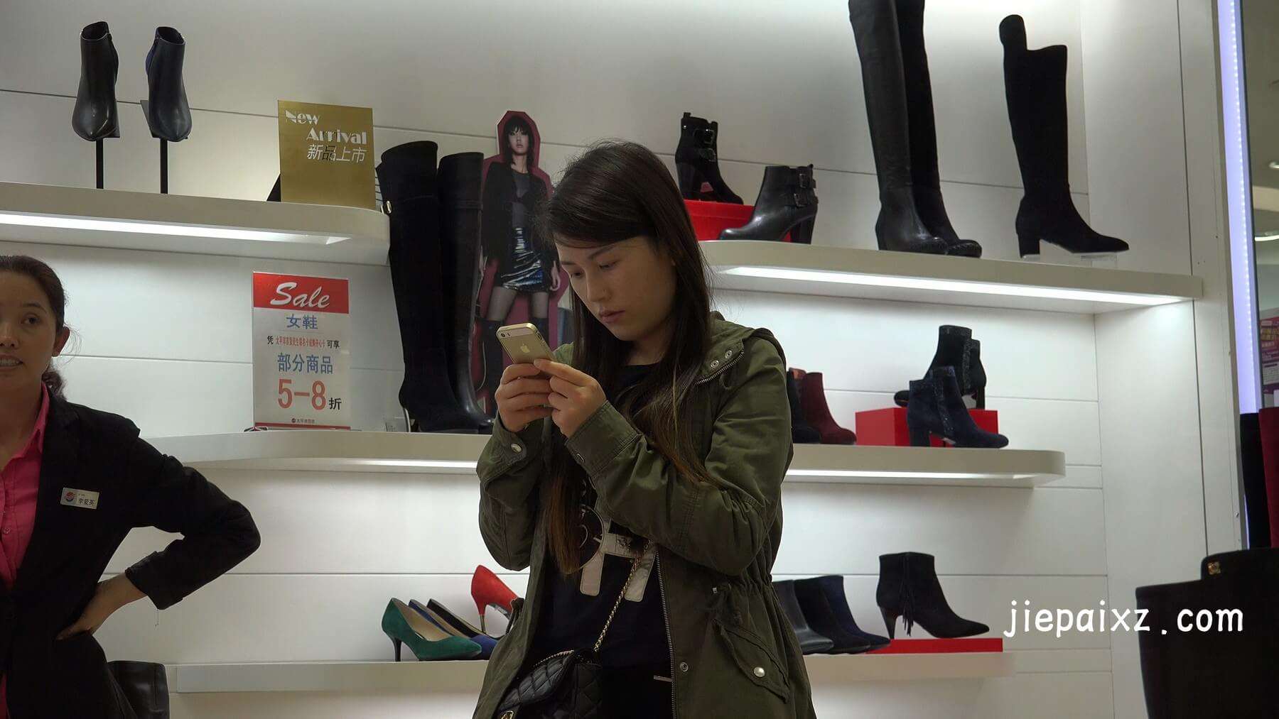 妹子的玉足挺精致白嫩的 [1.45 GB/MP4]