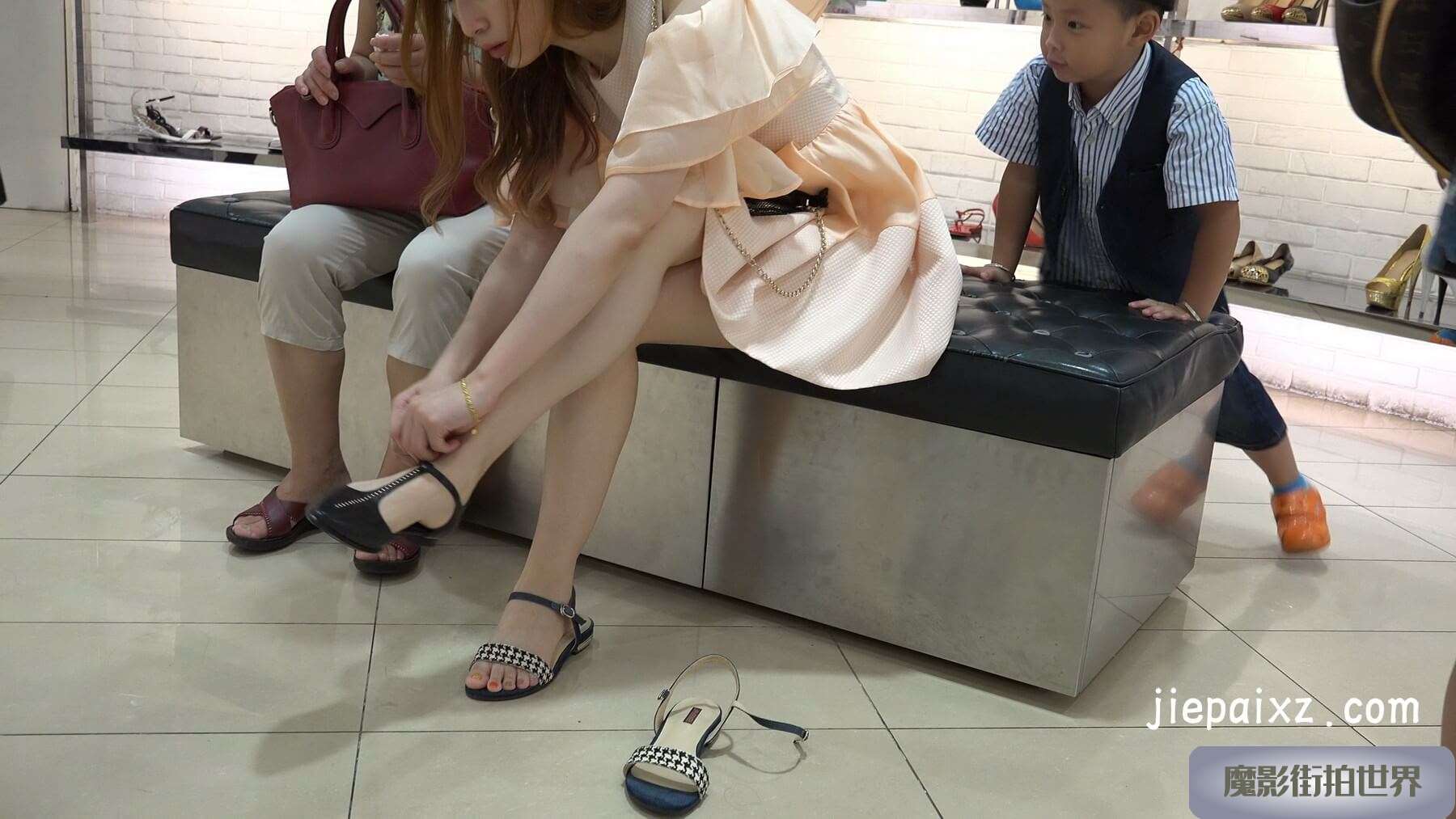 4K - 连衣裙小姐姐试鞋大片 [1.82 GB/MP4]
