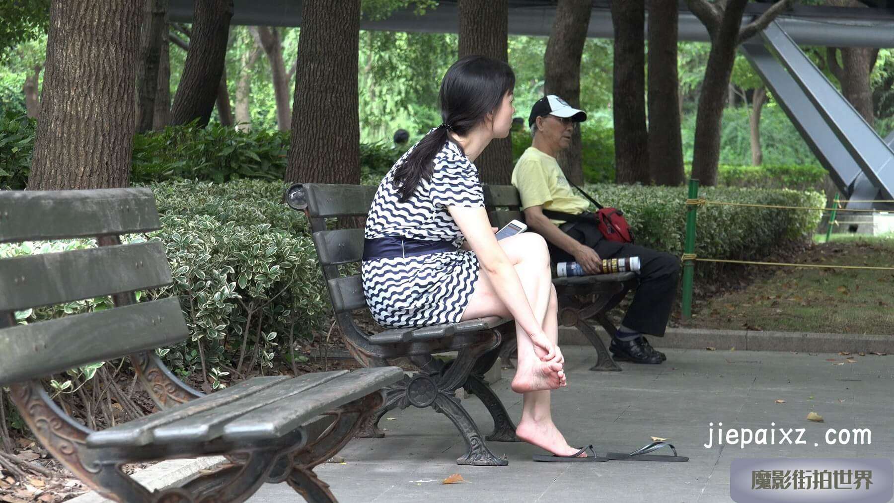 4K - 人字拖雪白嫩足美妇 [1.57 GB/MP4]