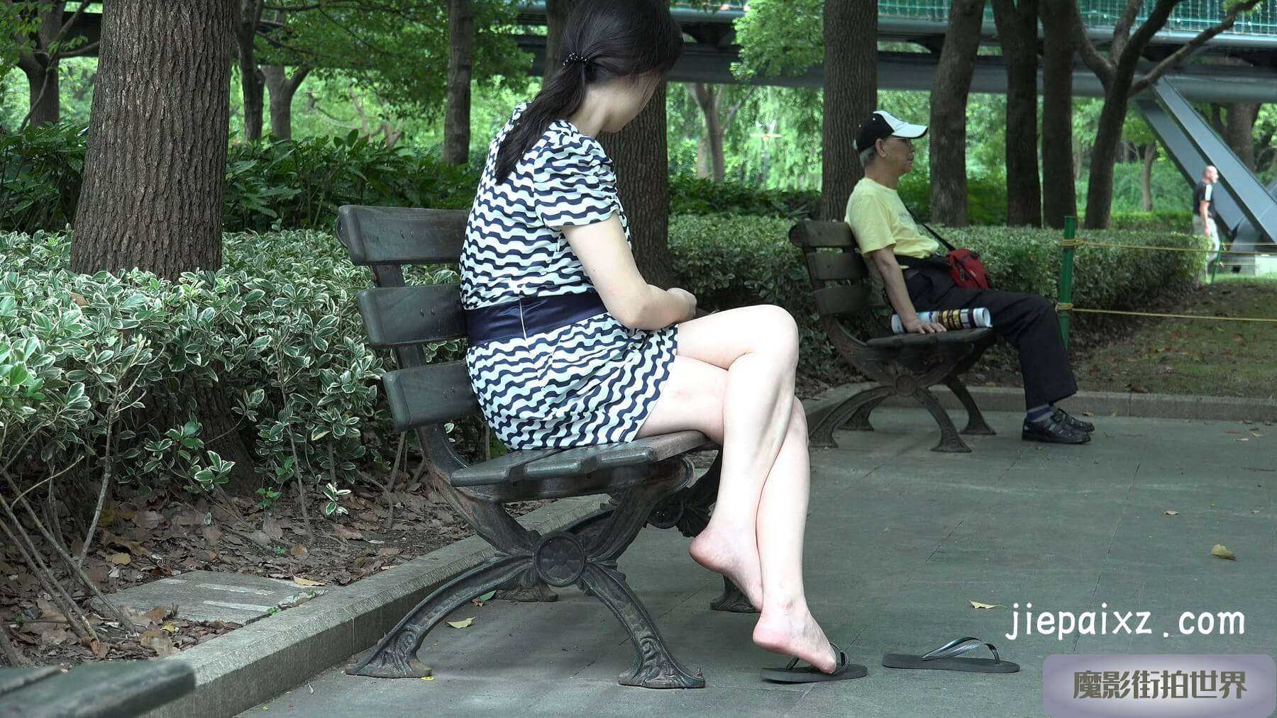 4K - 人字拖雪白嫩足美妇 [1.57 GB/MP4]