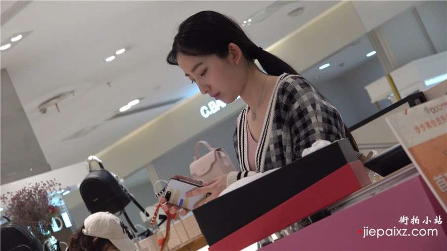 4k-紧身蓝牛凉鞋玉足小清新街拍美女
