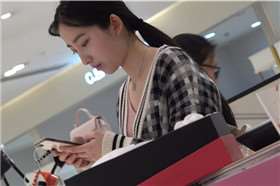 4k-紧身蓝牛凉鞋玉足小清新街拍美女