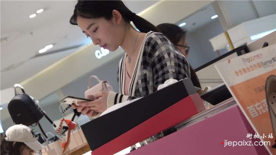 4k-紧身蓝牛凉鞋玉足小清新街拍美女