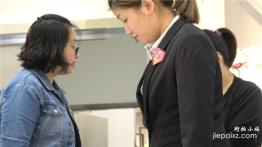 4k-黑色OL西装制服试高跟鞋街拍美女