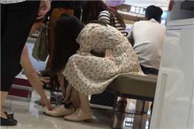 4k-鞋柜试鞋眼镜美女街拍丝袜