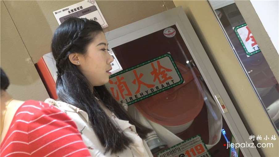 4k-碎花衬衫短裙试鞋街拍丝足高跟