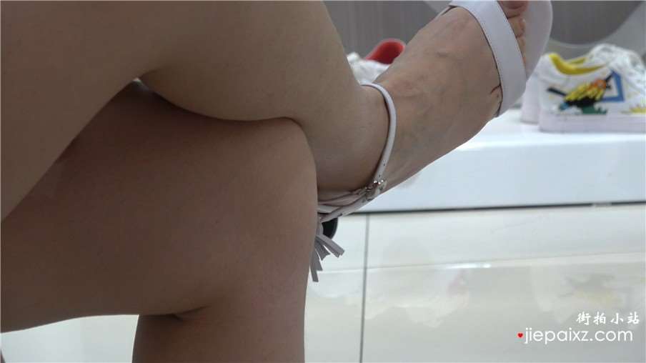 4k-鞋柜试鞋的美足极品少妇