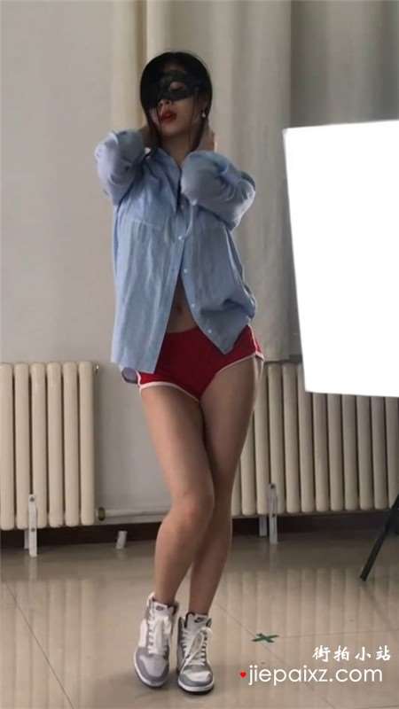 红色超短运动热舞模拍美女热舞 [280 MB]